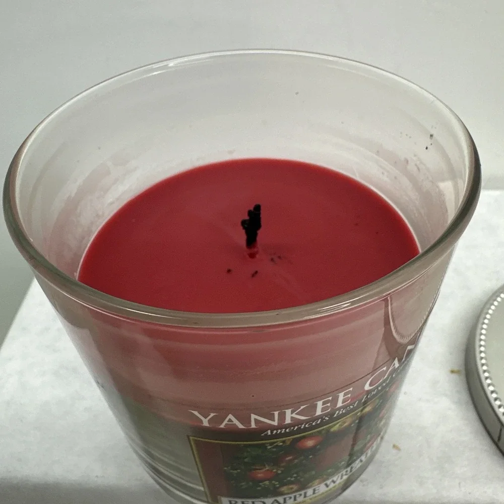 YANKEE CANDLE Red Apple Wreath Small Tumbler Jar Scented Candle 7oz Single Wick